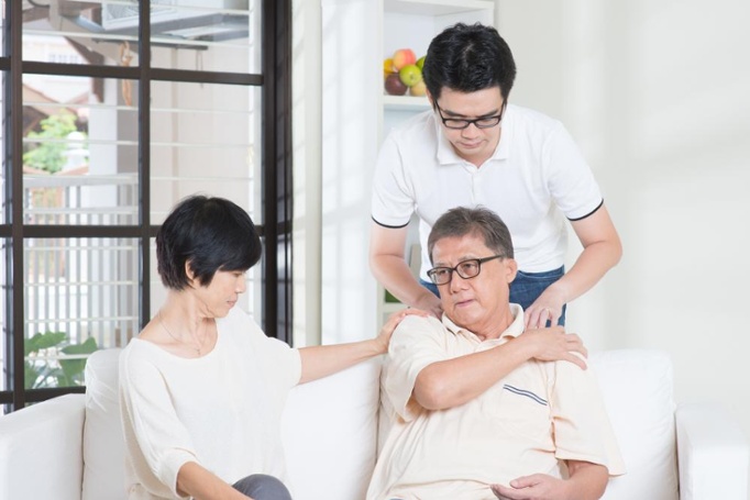 “Kết thân” cùng ghế massage cho người già trong việc chăm sóc sức khỏe