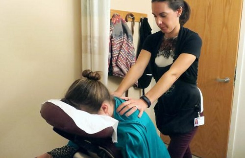 Ghế massage có tác dụng tốt với bệnh nhân ung thư